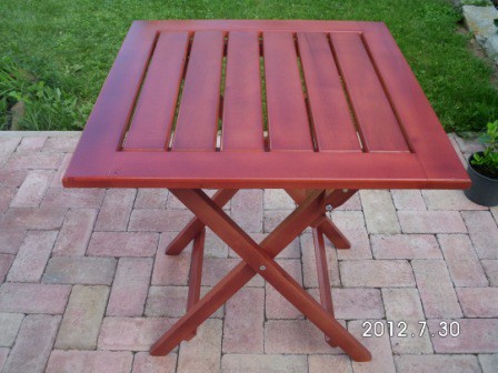 Lazúrozott keményfa összecsukható asztal